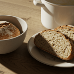 Jak ugotować białą kiełbasę, by nie pękła i była pełna smaku?